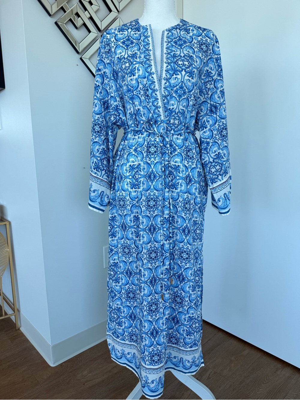 H&M Blue and White Printed V-Neck Midi Dress - Picture 3 of 12